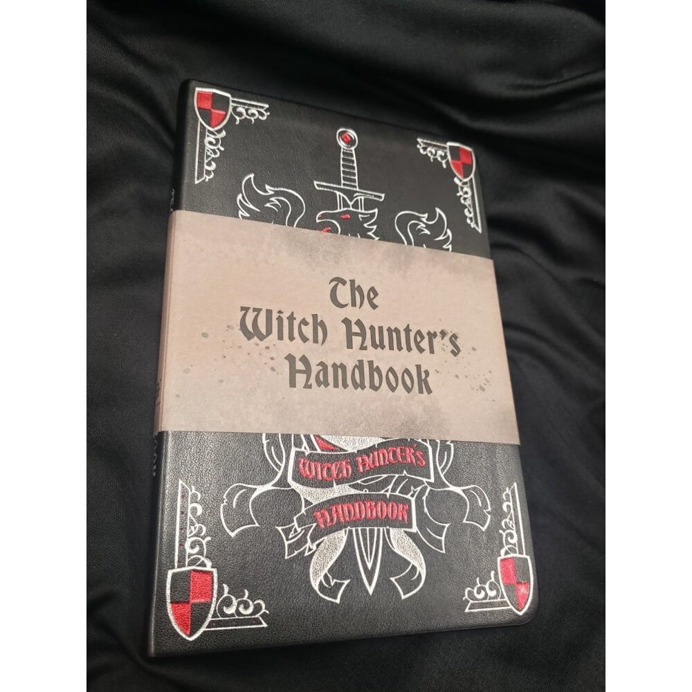 Warhammer Fantasy The Witch Hunter's Handbook - 2026 Black Library Edition - Picture 3 of 6